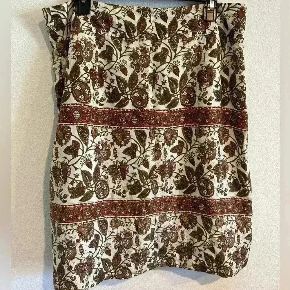 Banana Republic Silk Floral paisley skirt size 12 Feminine Delicate boho hippie